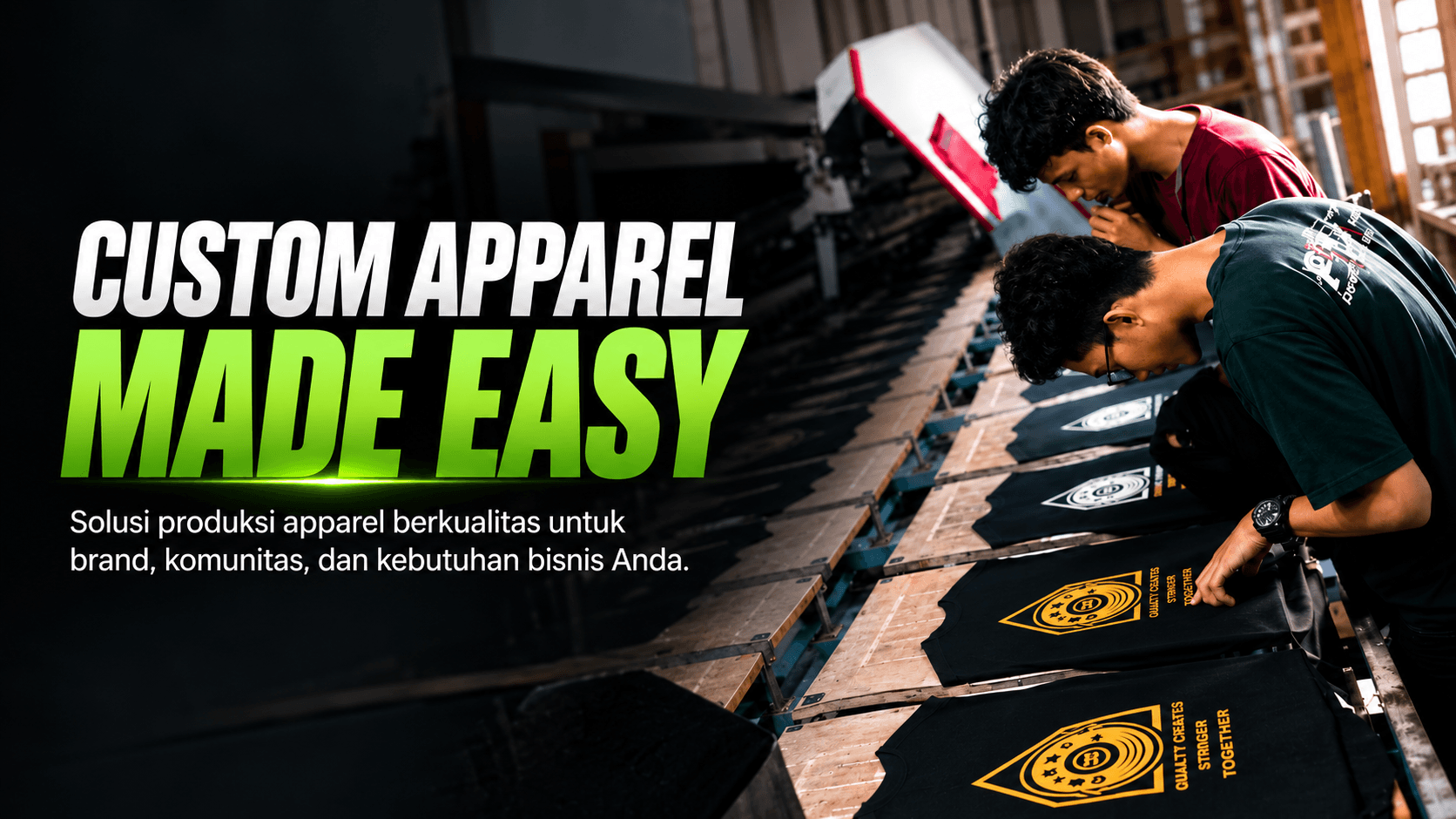 Fasilitas manufaktur apparel modern dengan mesin jahit industri dan tekstil premium — slide 4